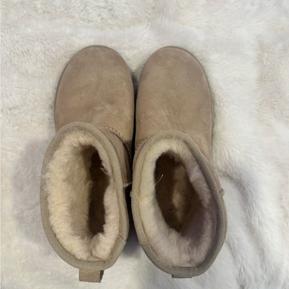 UGG Mini II Boots - Picture 2 of 2
